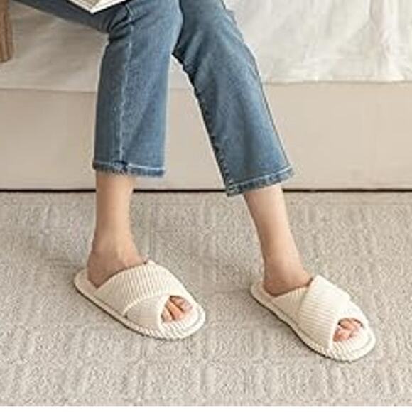 Goewy Womens Size 8 Cream Slide On Memory Foam Corduroy Soft Slipper Shoes - Picture 5 of 6